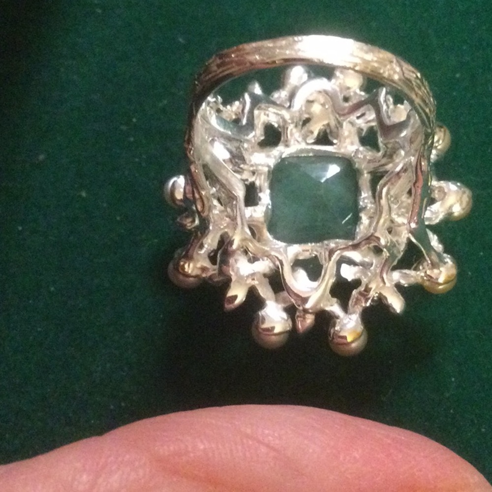 HUGE GENUINE 8 CTW of Genuine Emerald & Pearl Ring - Picture 6 of 11
